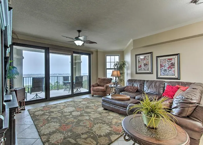 Holiday home Ornate W/ Balcony, Pool, Water Views!