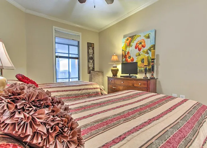 Ornate W/ Balcony, Pool, Water Views! Holiday home Pensacola