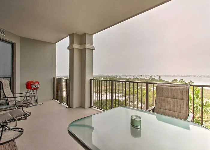 Holiday home Ornate W/ Balcony, Pool, Water Views! *