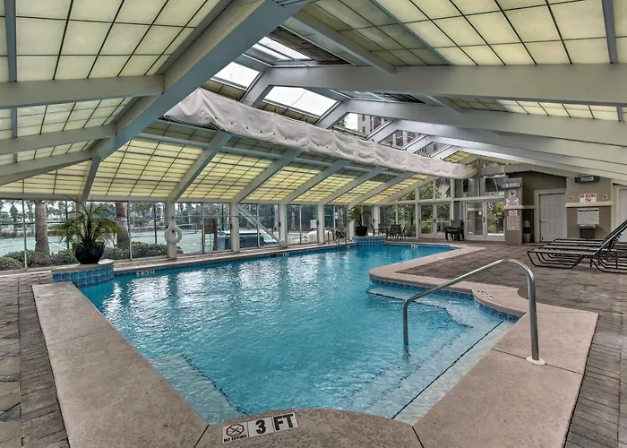 Ornate W/ Balcony, Pool, Water Views! Holiday home *