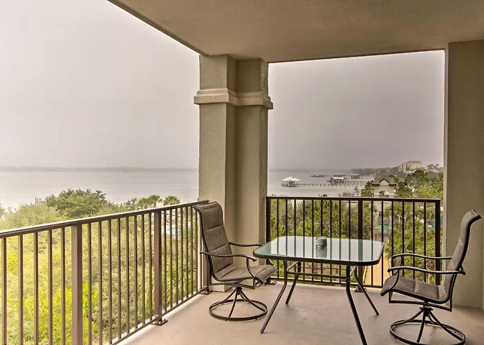 Holiday home Ornate W/ Balcony, Pool, Water Views! *